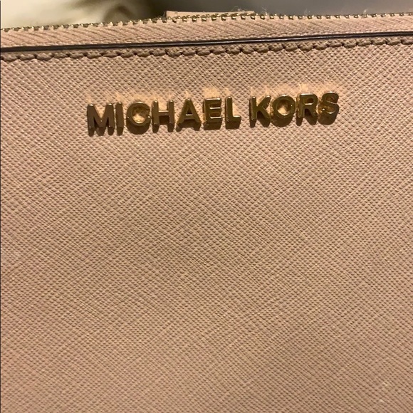 Michael Kors double zip wallet dusty Rose color - Picture 2 of 5